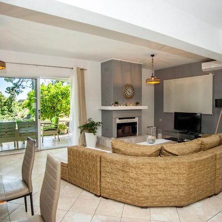 Gravanis Ir Home Pesádha Екстериор снимка